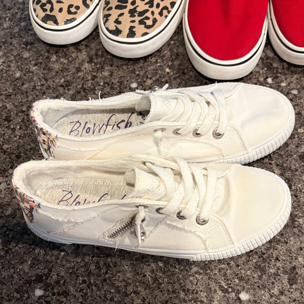 Lot 3 pairs slide-ons, including Blowfish, all size 8 - Picture 2 of 5